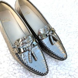 Stuart Weitzman EUC Croc Leather Loafers Tassel Metallic Sz 8